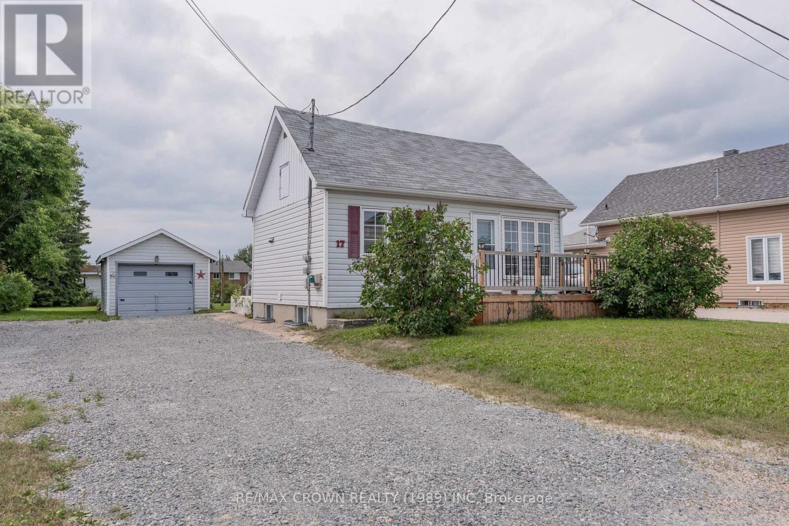 Property Photo:  17 Marquette Crescent  ON P5N 2K4 