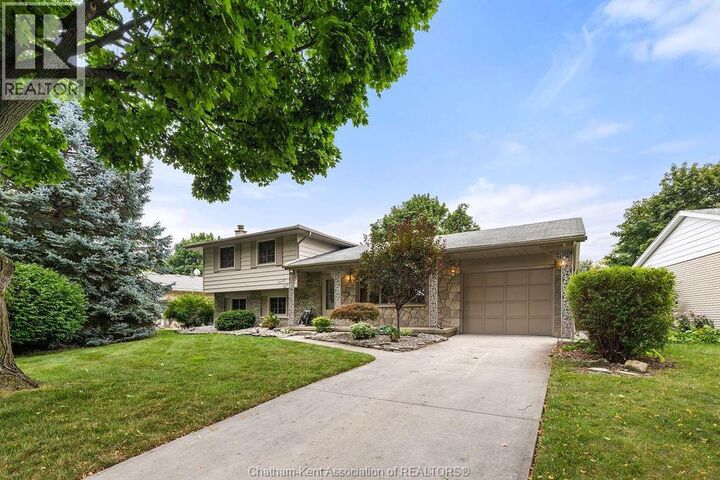Property Photo:  98 Cardinal Crescent  ON N7L 3V3 