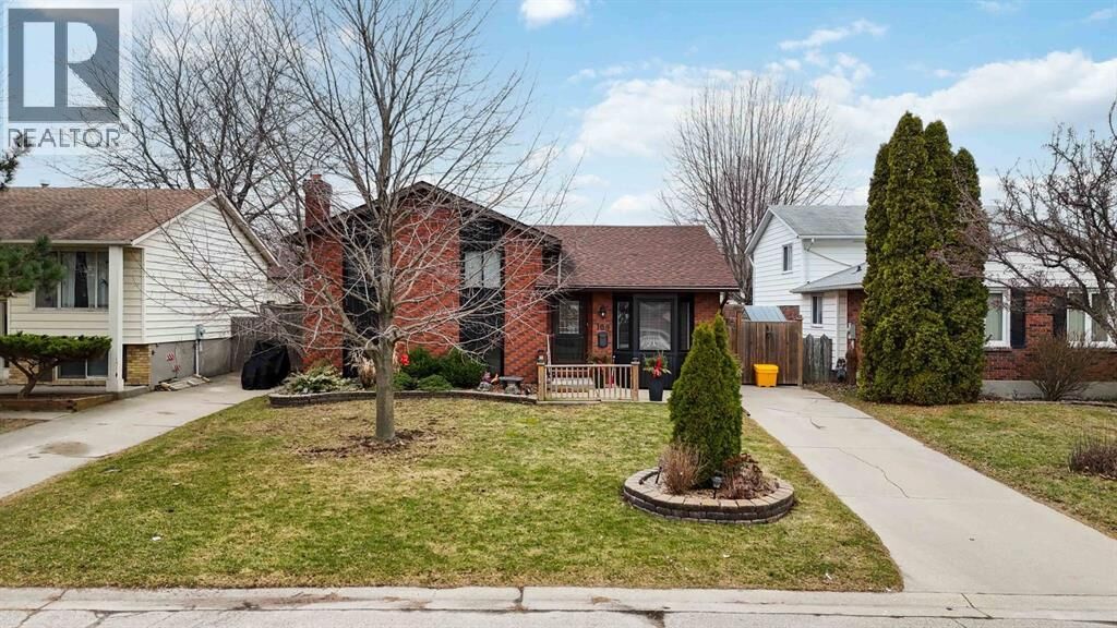 Property Photo:  109 Hastings Crescent  ON N7S 5K4 