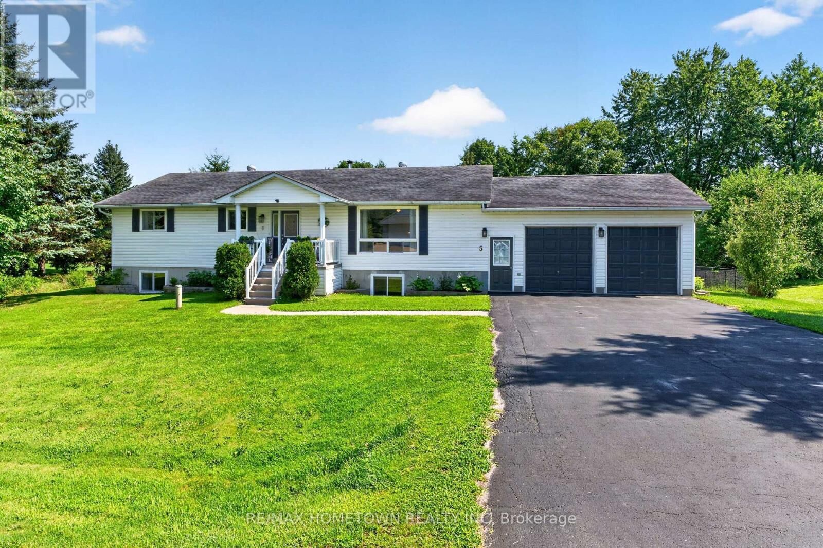 Property Photo: 5 Layng Drive ON K0E 1B0