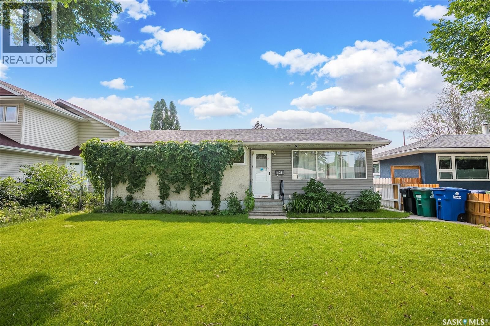 Property Photo: 421 Y Avenue S SK S7M 3J8