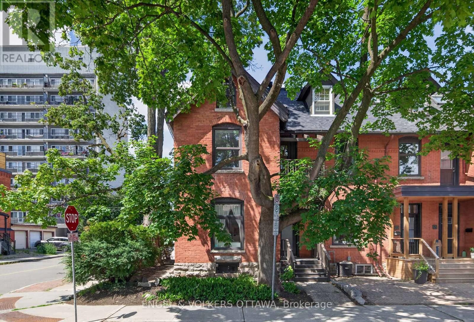 Property Photo:  73 Gilmour Street  ON K2P 0N1 