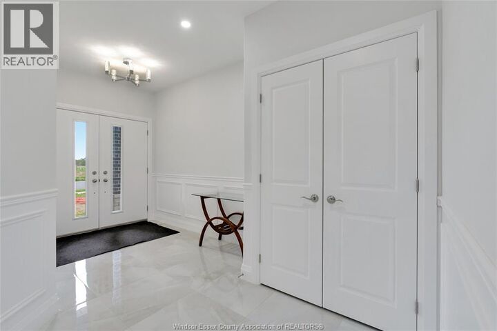 Property Photo:  33 Eagle  ON N8H 3V4 