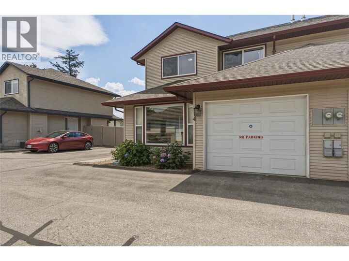 Property Photo: 4407 20th Street 4 BC V1T 9T9
