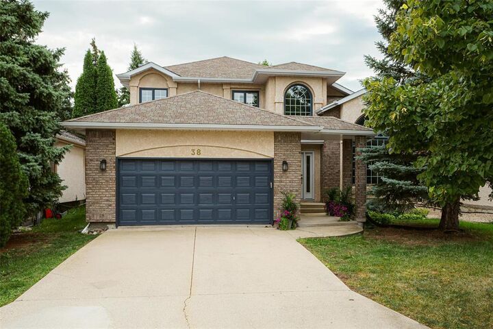 Property Photo: 38 Ambroise Lane MB R2M 5P2
