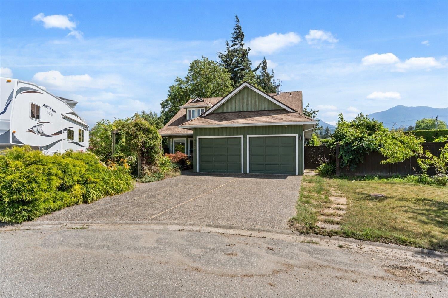 Property Photo: 46003 Ivy Avenue BC V2R 2C5