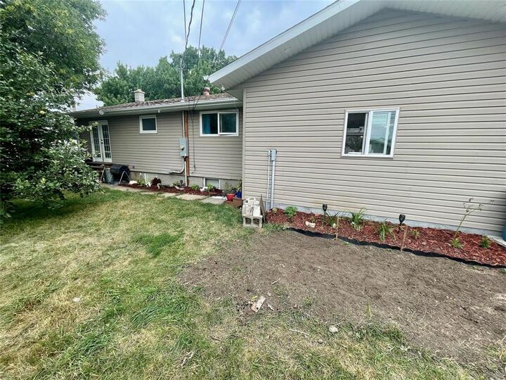 Property Photo:  219 Young Street  MB R0K 0H0 