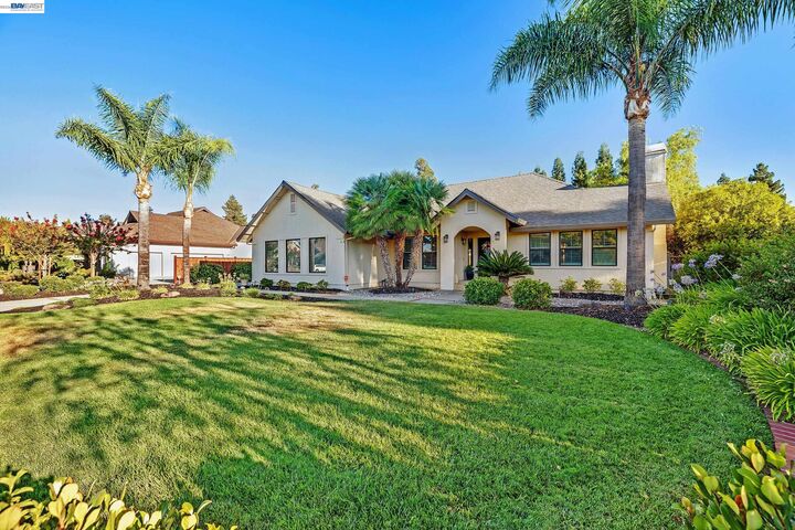 Property Photo: 511 Rhea Way CA 94550