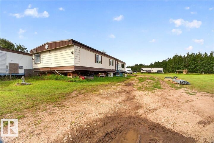 Property Photo: 57008 Rge Road 10 AB T8R 0K5