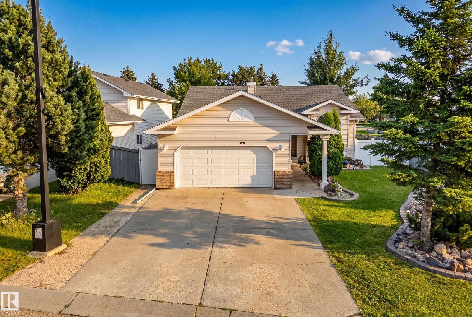 Property Photo:  3619 31 Street NW  AB T6T 1J8 