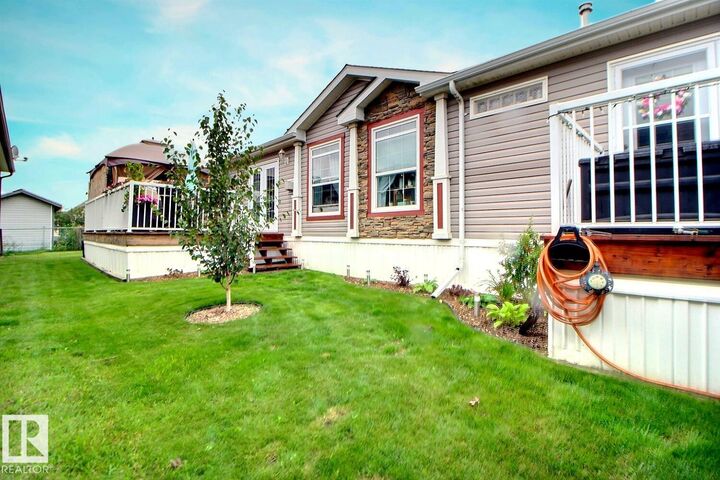 417 Oak Wood Crescent NW — photo 1