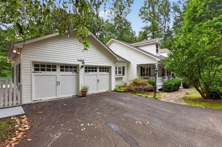 Property Photo:  654 Oaklands Drive  GA 30175 