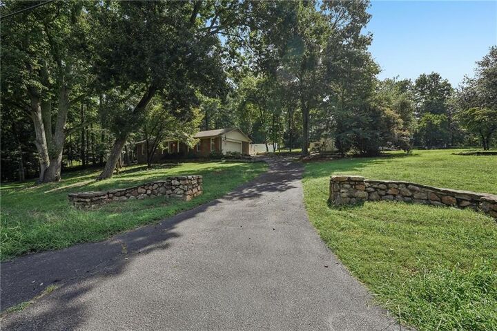 Property Photo: 1025 Greenwood Acres Drive GA 30040