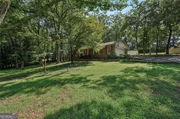 Property Photo: 1025 Greenwood Acres Drive GA 30040