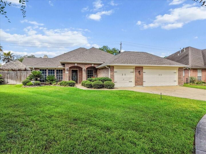 Property Photo:  1207 Shadowbend Street  TX 77581 