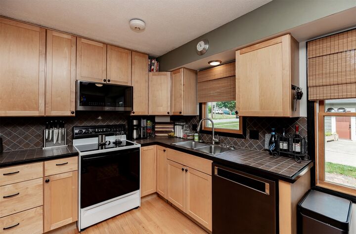 Property Photo:  1109 4th Street SW  IA 50009 