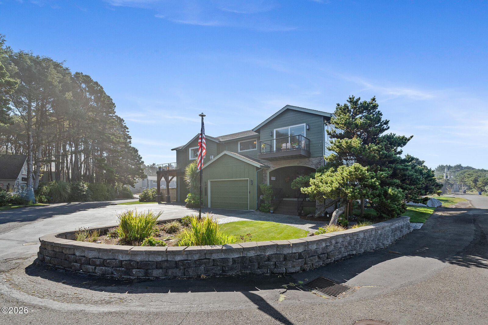 Property Photo: 424 Cliff Street OR 97341