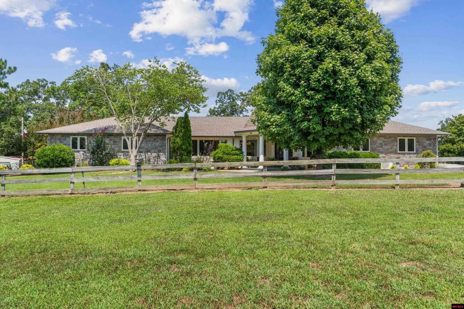 Property Photo:  56 Cr 1085  AR 72653 
