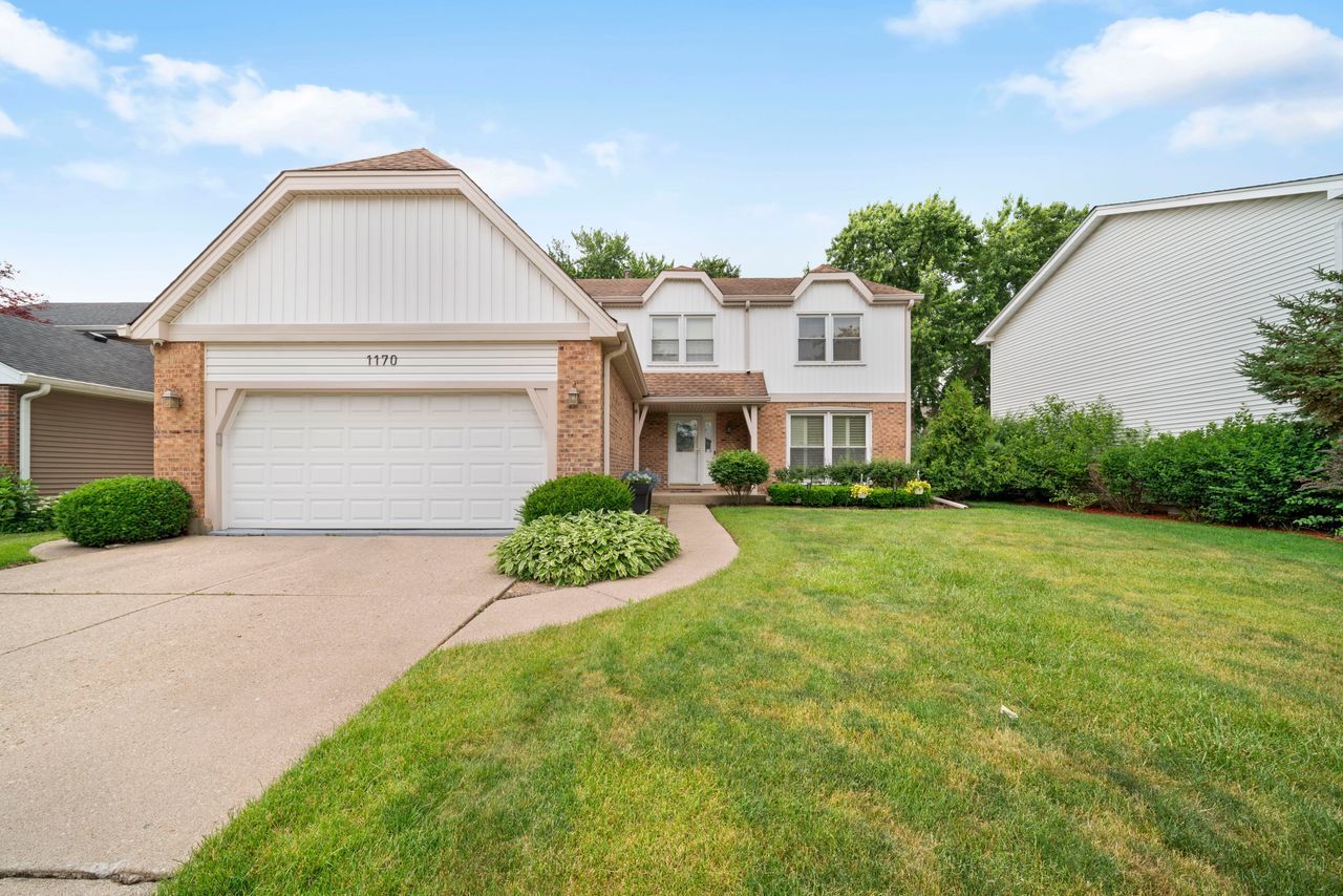 Property Photo: 1170 Green Knolls Drive IL 60089