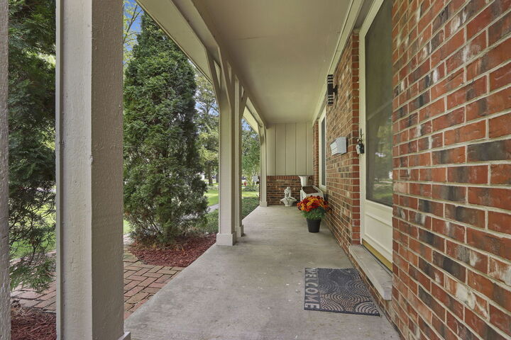 Property Photo: 713 Dawes Street IL 60048