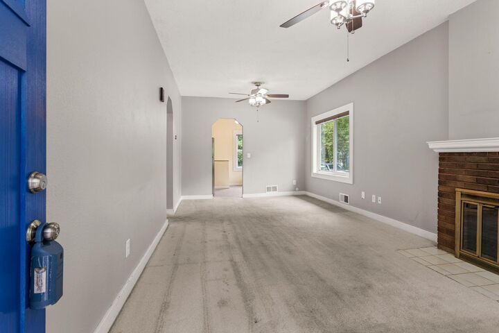 Property Photo:  901 E Washington Street  IL 61801 
