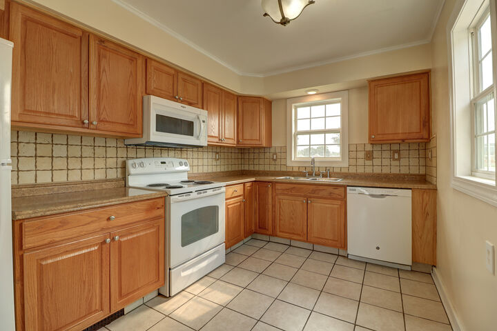 Property Photo: 722 Argyle Court IA 52732
