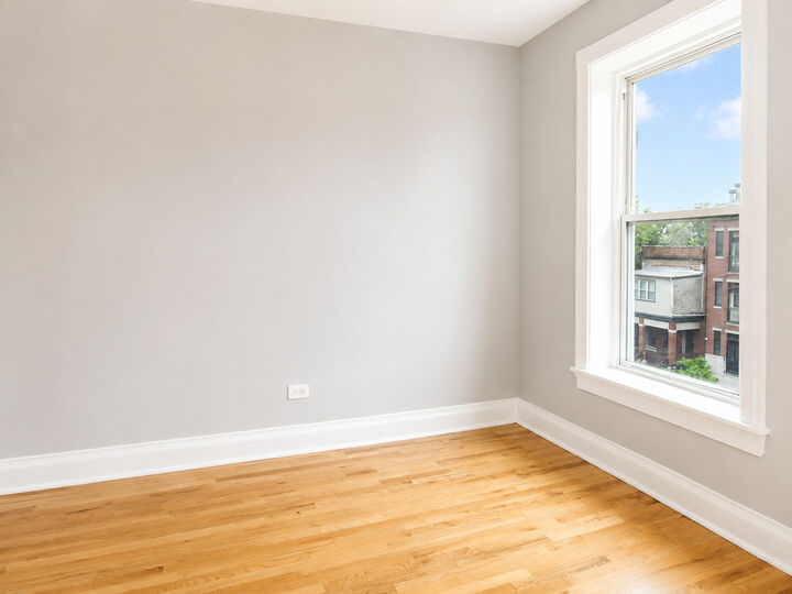 Property Photo: 6321 S Drexel Avenue 3 IL 60637