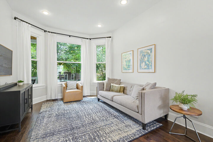 Property Photo: 2254 N Central Park Avenue IL 60647