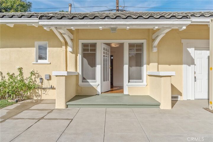 Property Photo:  1325 E Altadena  CA 91001 