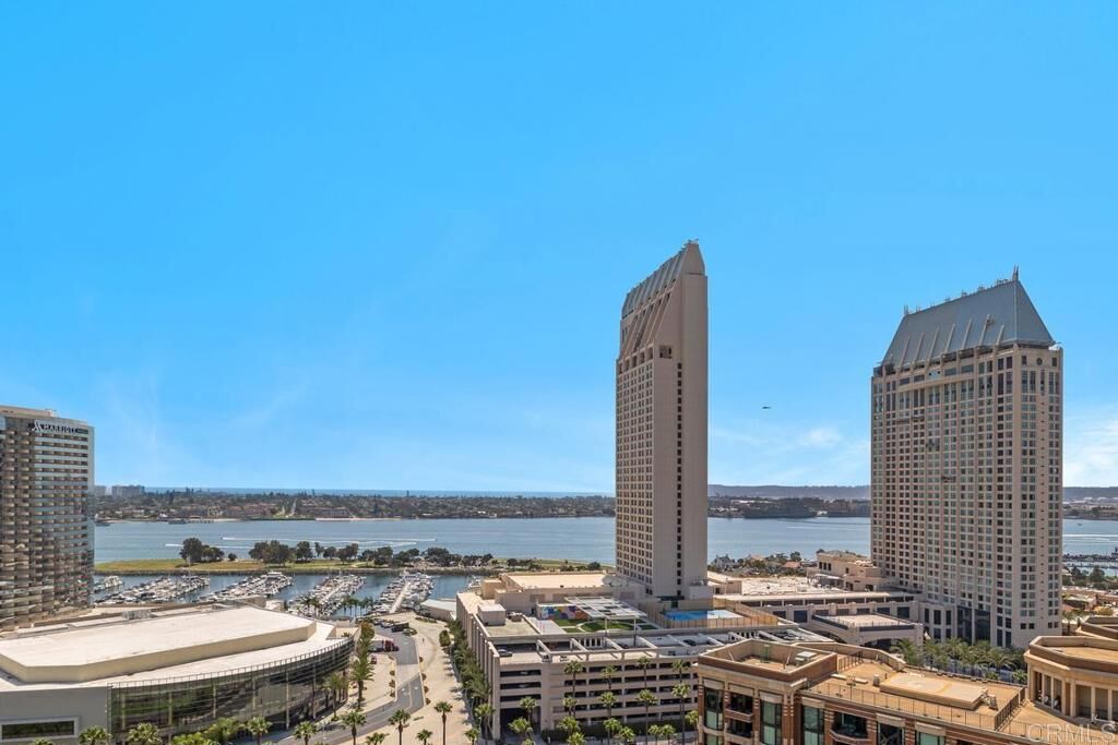 Property Photo:  550 Front Street 1706  CA 92101 