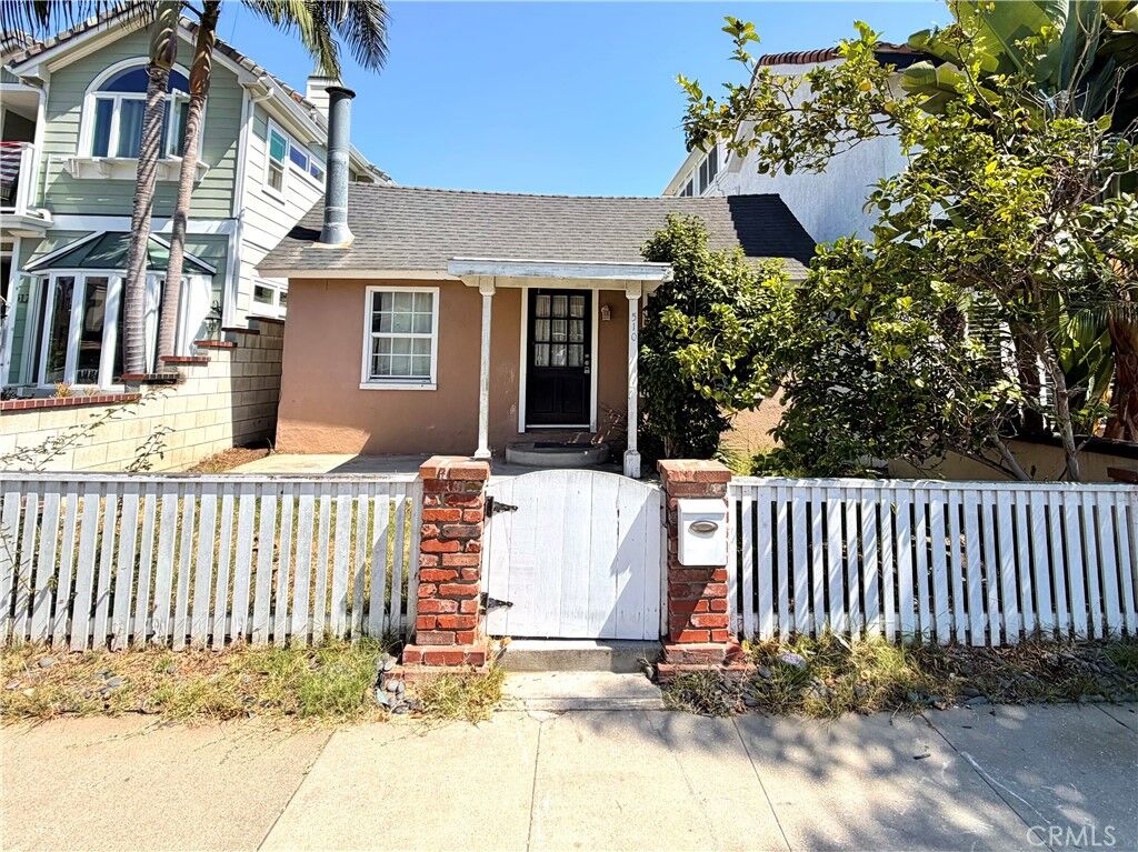 Property Photo:  510 10th Street  CA 92648 