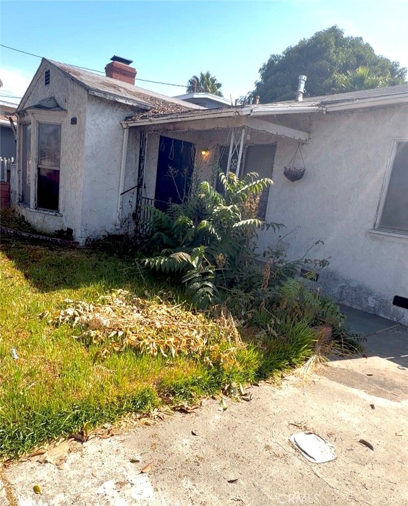 Property Photo:  200 N Santa Fe  CA 90221 