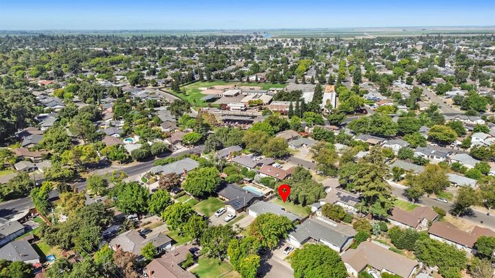 Property Photo: 7523 Oakcreek Dr CA 95207