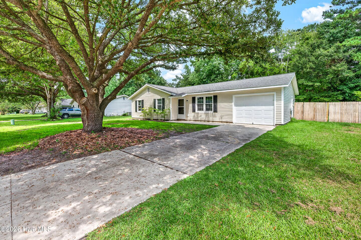 Property Photo:  509 Redwood Place  NC 28540 