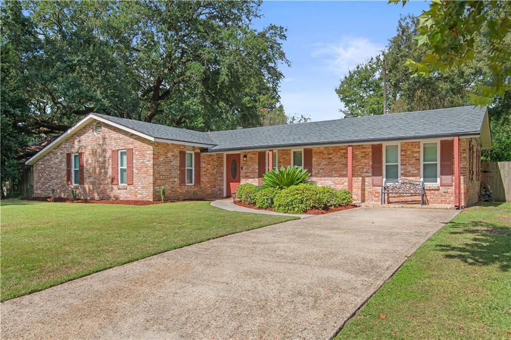 Property Photo: 1361 Sunset Drive LA 70460