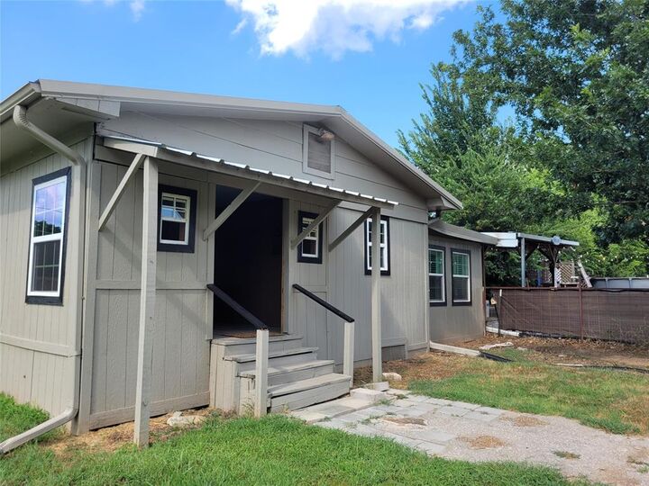 Property Photo:  735 SW 1st  TX 75436 