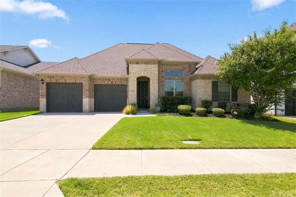Property Photo: 2913 Sundial Lane TX 76247