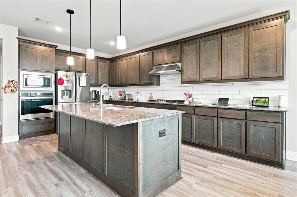 Property Photo: 2913 Sundial Lane TX 76247