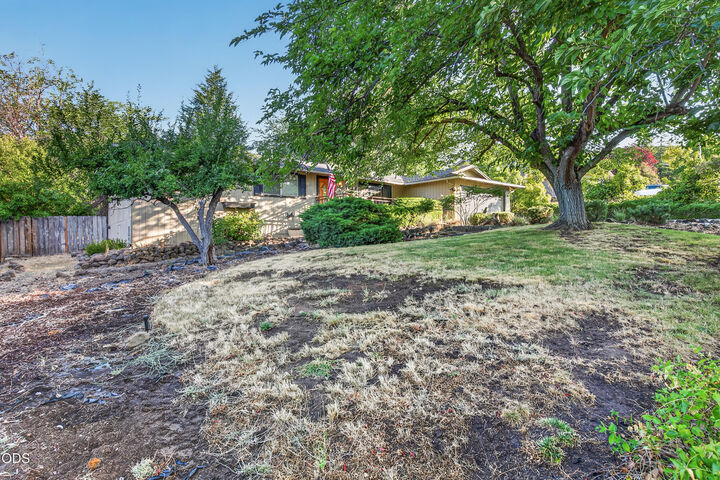 Property Photo: 1537 Moon Terrace OR 97504