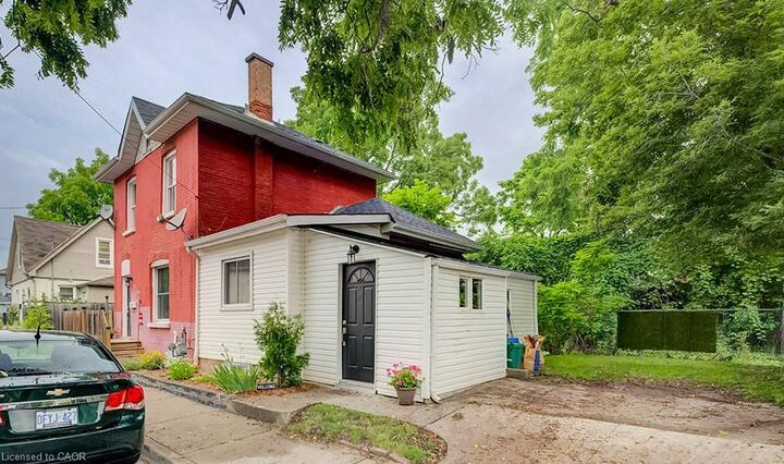 Property Photo: 38 Rose Avenue ON N3S 2M2