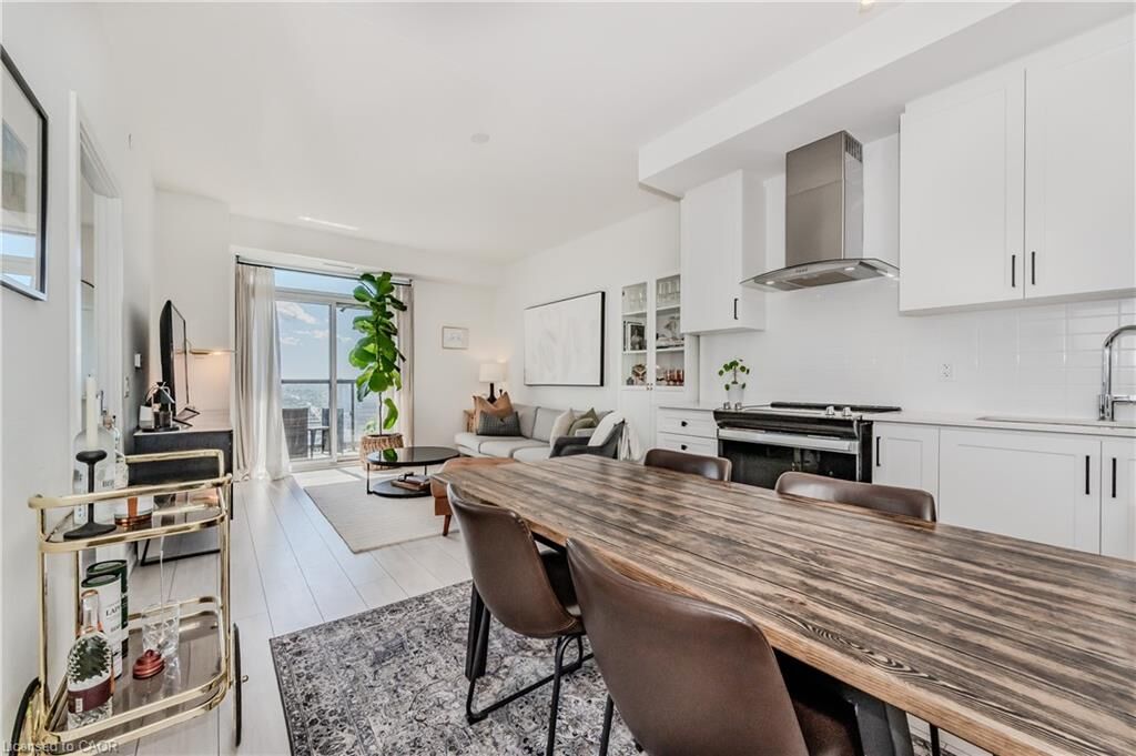 Property Photo:  55 Duke Street W 1803  ON N2H 0C9 