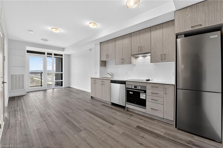 Property Photo:  461 Green Road 816  ON L8E 0L5 