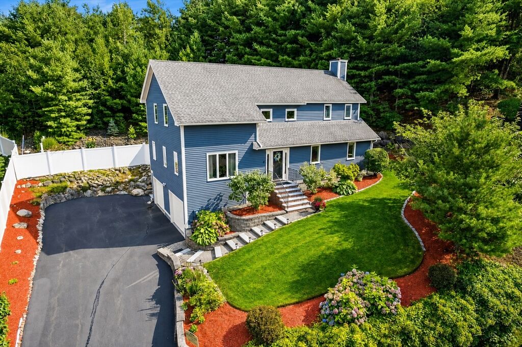 Property Photo:  4 Waldingfield Ln  MA 01960 