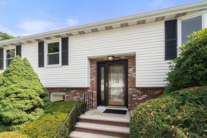Property Photo: 31 Phillips Cir MA 02452