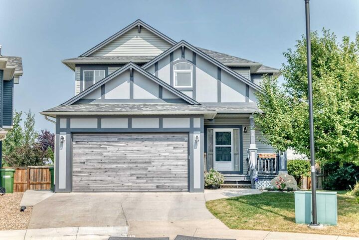 325 Luxstone Green SW — photo 1