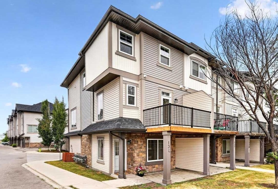 Property Photo:  134 New Brighton Landing SE  AB T2Z 1C1 