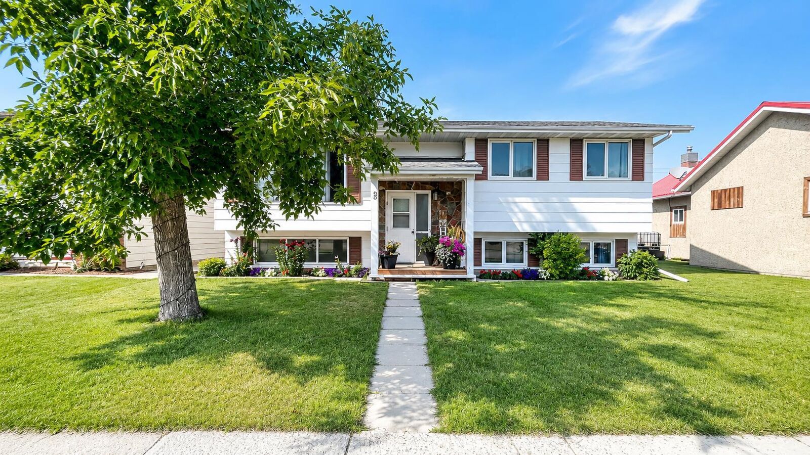 Property Photo:  308 4th Ave W  AB T0J 1P0 