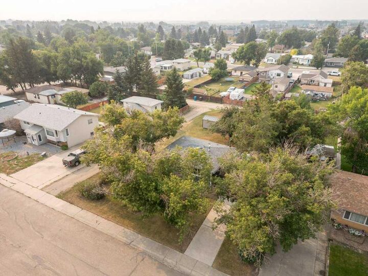 Property Photo: 2209 22 Avenue AB T1M 1H5