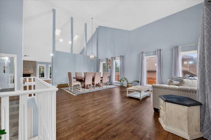 Property Photo: 876 Shawnee Drive SW AB T2Y 1X3