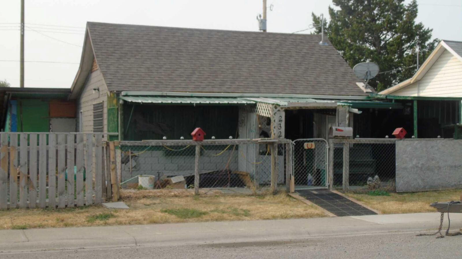 Property Photo: 232 12 Street AB T0L 0Z0
